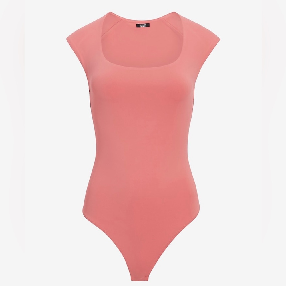 39. Body Contour Scoop Neck Cap Sleeve Bodysuit